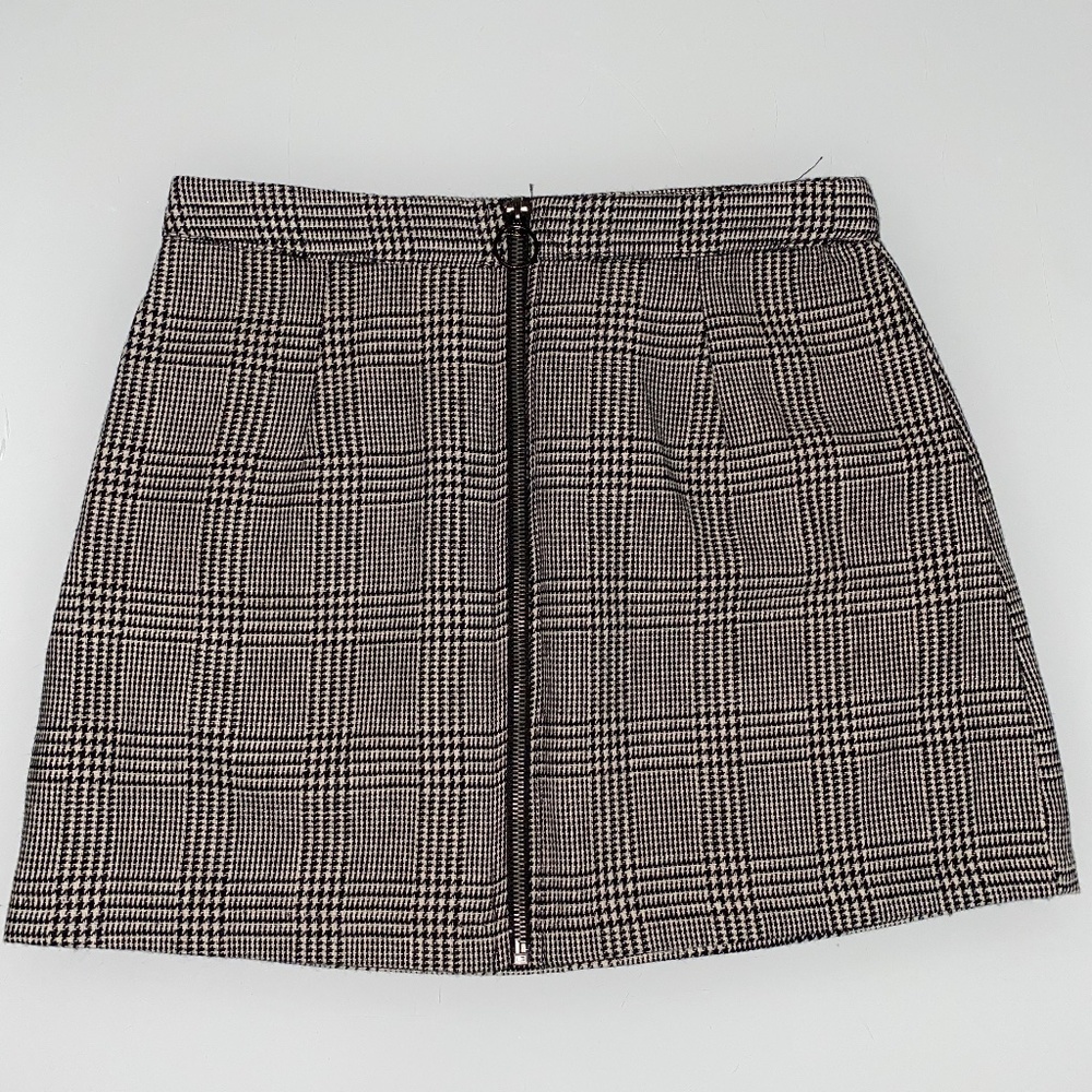 Plaid mini skirt with front zipper